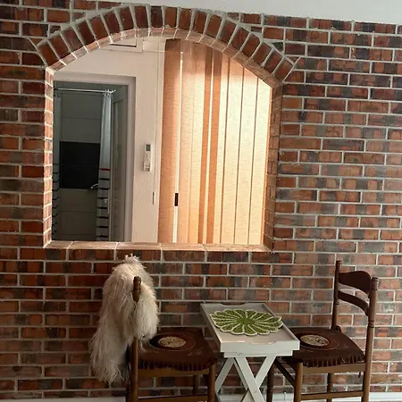 Minnie's In Lacin Street Apartment *